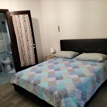 Affitti Brevi Ferrera Monolocale Ferrera 20 Minuti Da Rho Fiera E San Siro Apartment Bareggio Bagian luar foto