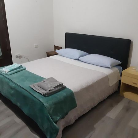 Affitti Brevi Ferrera Monolocale Ferrera 20 Minuti Da Rho Fiera E San Siro Apartment Bareggio Bagian luar foto