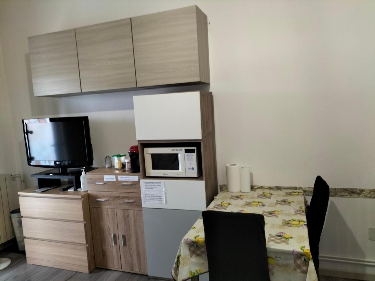 Affitti Brevi Ferrera Monolocale Ferrera 20 Minuti Da Rho Fiera E San Siro Apartment Bareggio Bagian luar foto